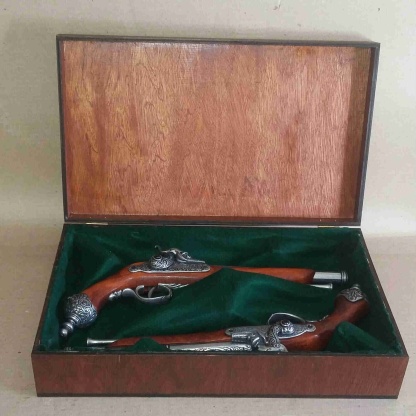 Pair of dueling pistols in a wooden box. Italy 1825