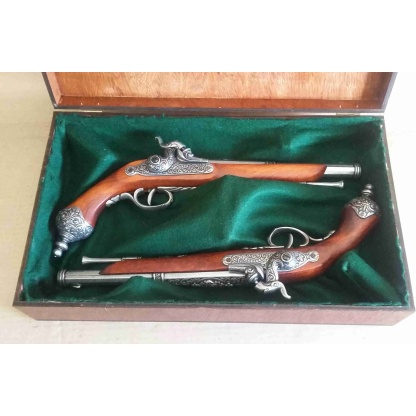 Pair of dueling pistols in a wooden box. Italy 1825
