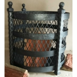 Bediviere's log barrel with iron lace